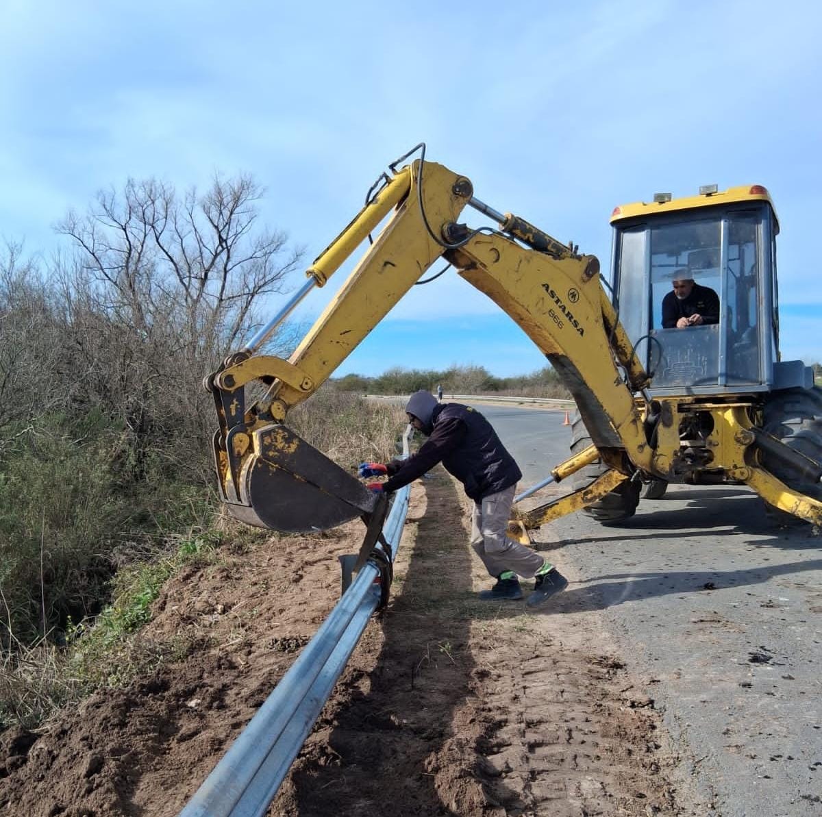 Cambio de guardarrailes Ruta provincial N° 35. -